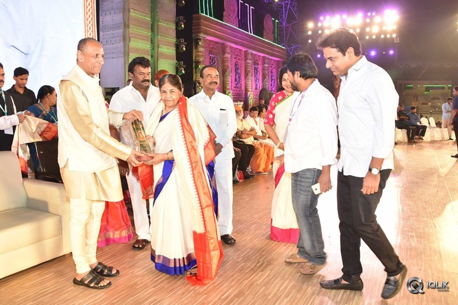 Cine-Sangeetha-Vibhavari-At-World-Telugu-Conference